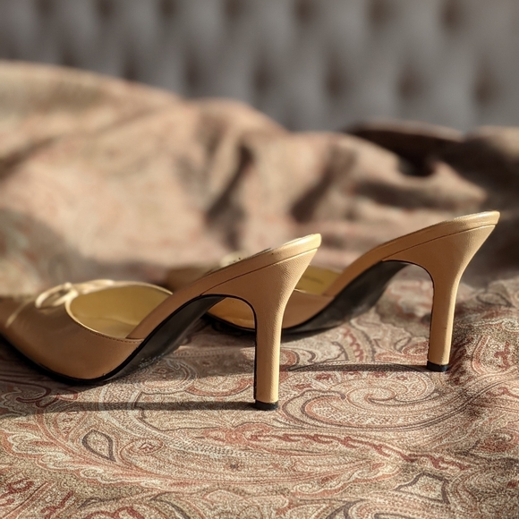 SOLD NAKED POINTED-TOE MULES - Picture 15 of 16